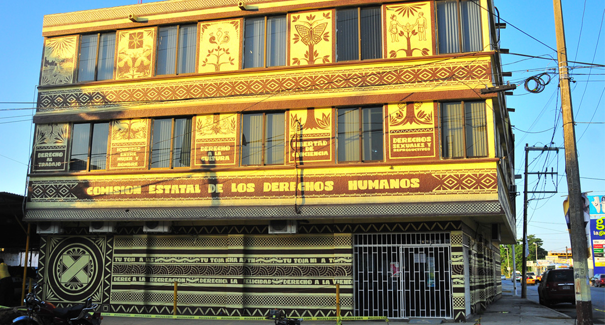 Trabajadores de CEDH de Tabasco advierten con marchar el jueves por falta de pagos