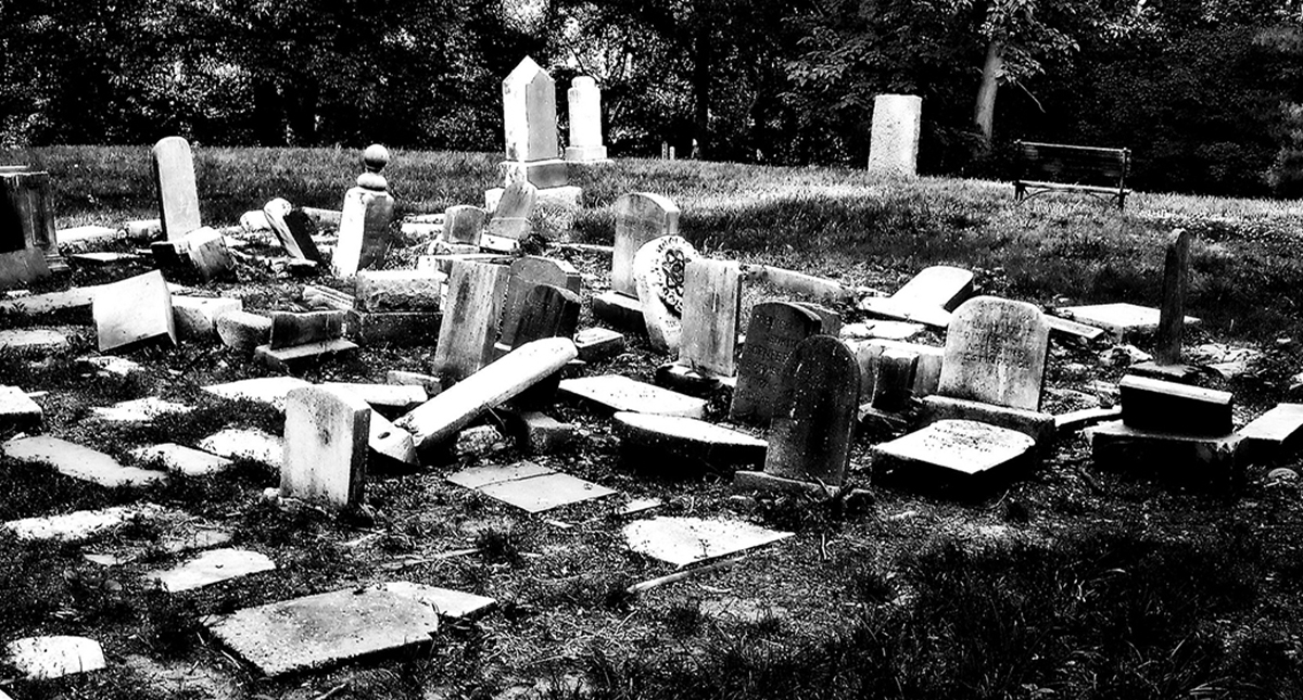 Hallan 44 tumbas debajo de estacionamiento de centro escolar en Florida