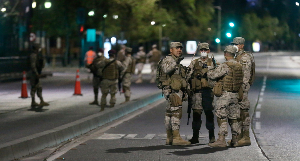 Chile llega a 746 casos de COVID-19; detiene a 146 por violar toque de queda