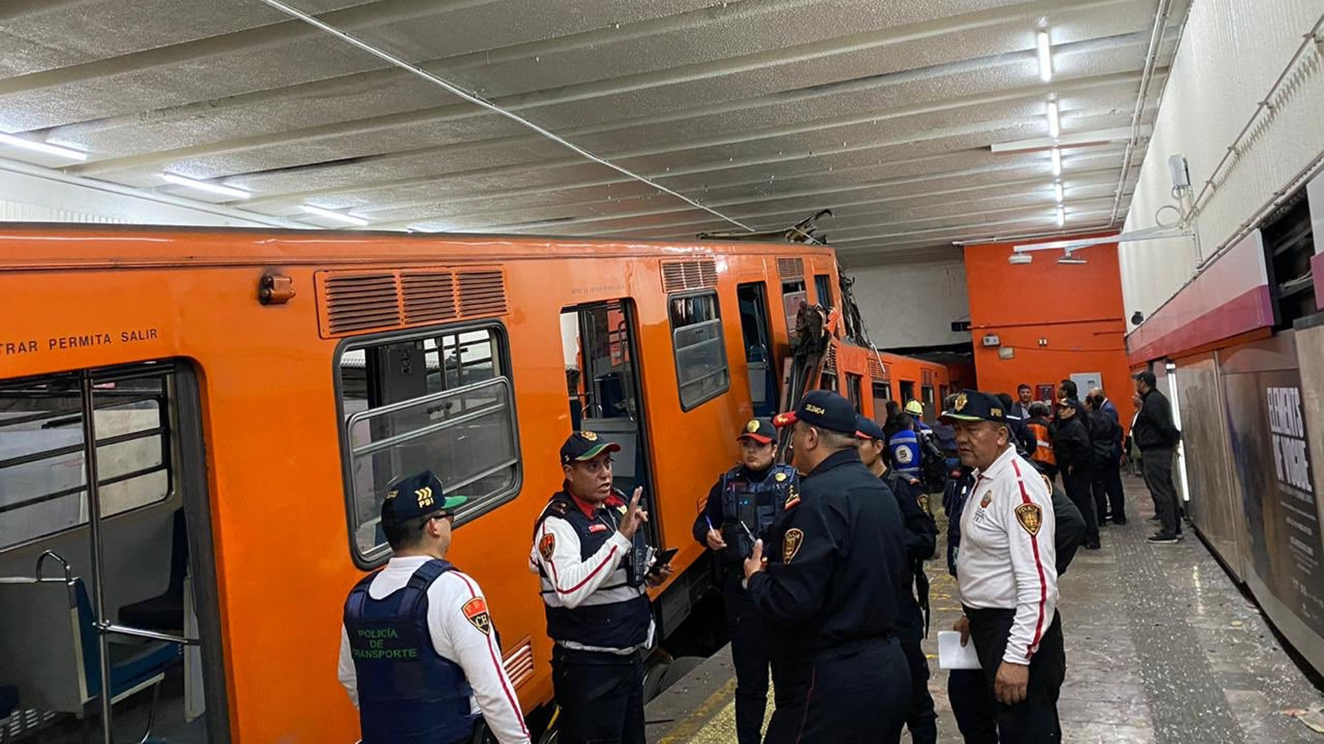 Tres usuarios hospitalizados tras choque en Metro Tacubaya; tren iba a 60 km/h: Florencia Serranía