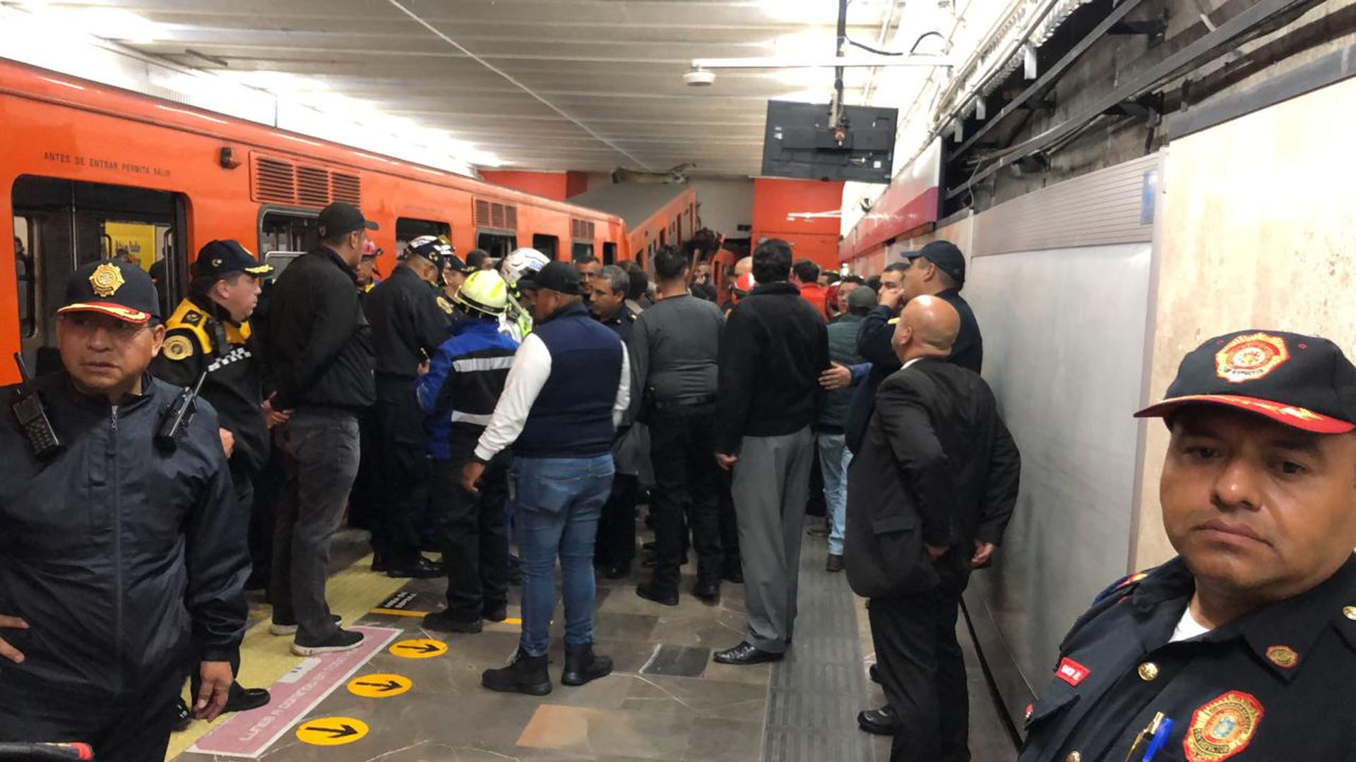 Así fue el choque de trenes en Metro Tacubaya, de acuerdo con testigos Así fue el choque de trenes en Metro Tacubaya, de acuerdo con testigos