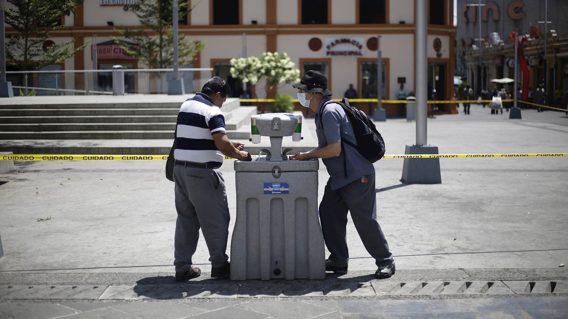 El Salvador presenta sus primeros casos sospechosos de COVID-19 El Salvador presenta sus primeros casos sospechosos de COVID-19