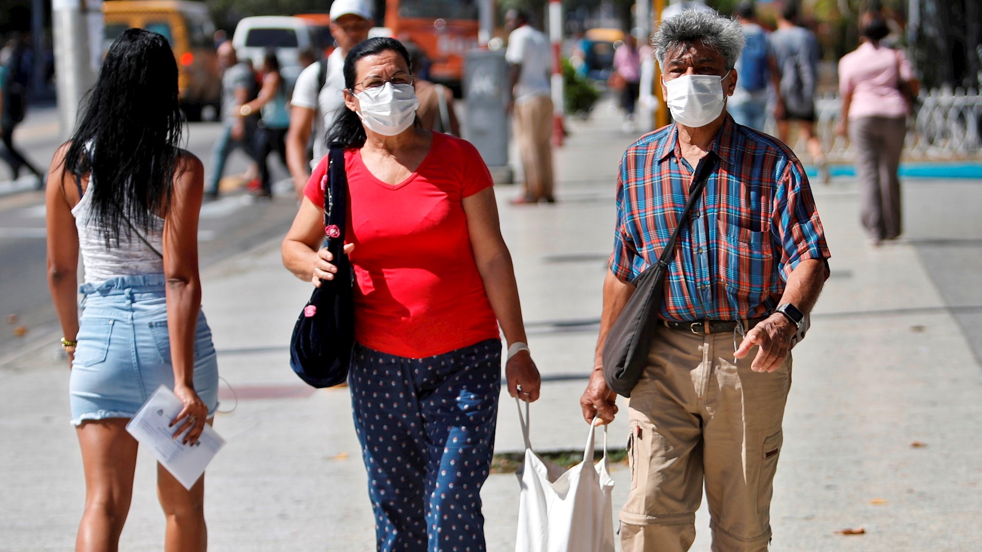 Cuba prohíbe a ciudadanos viajar al extranjero y dentro del país