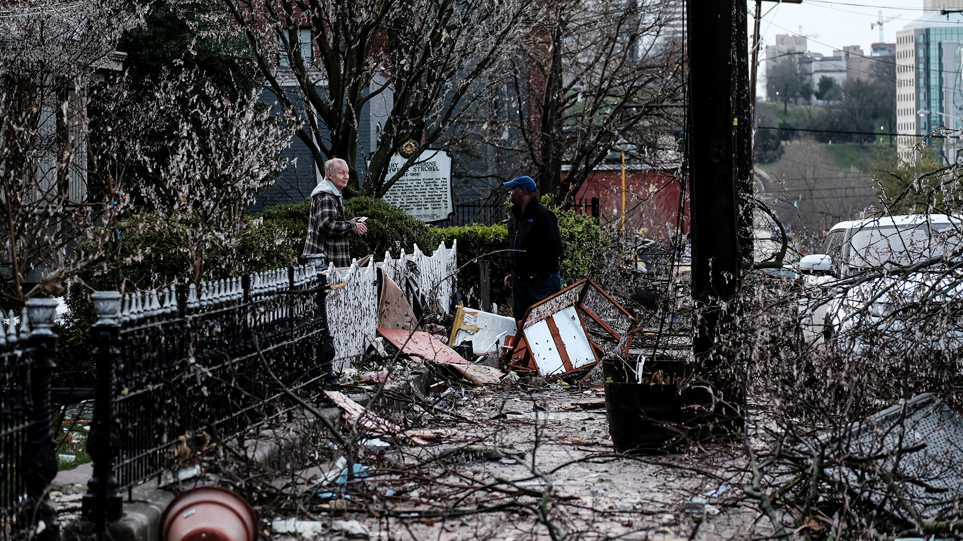 Aumenta a 25 cifra de muertos por tornado en Tennessee