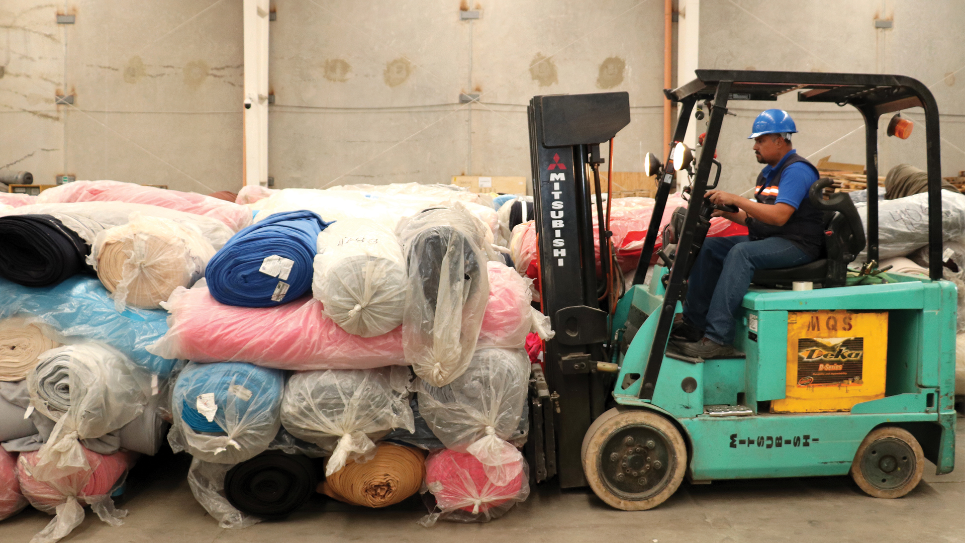 Indep dona 129 toneladas de tela para cobijas