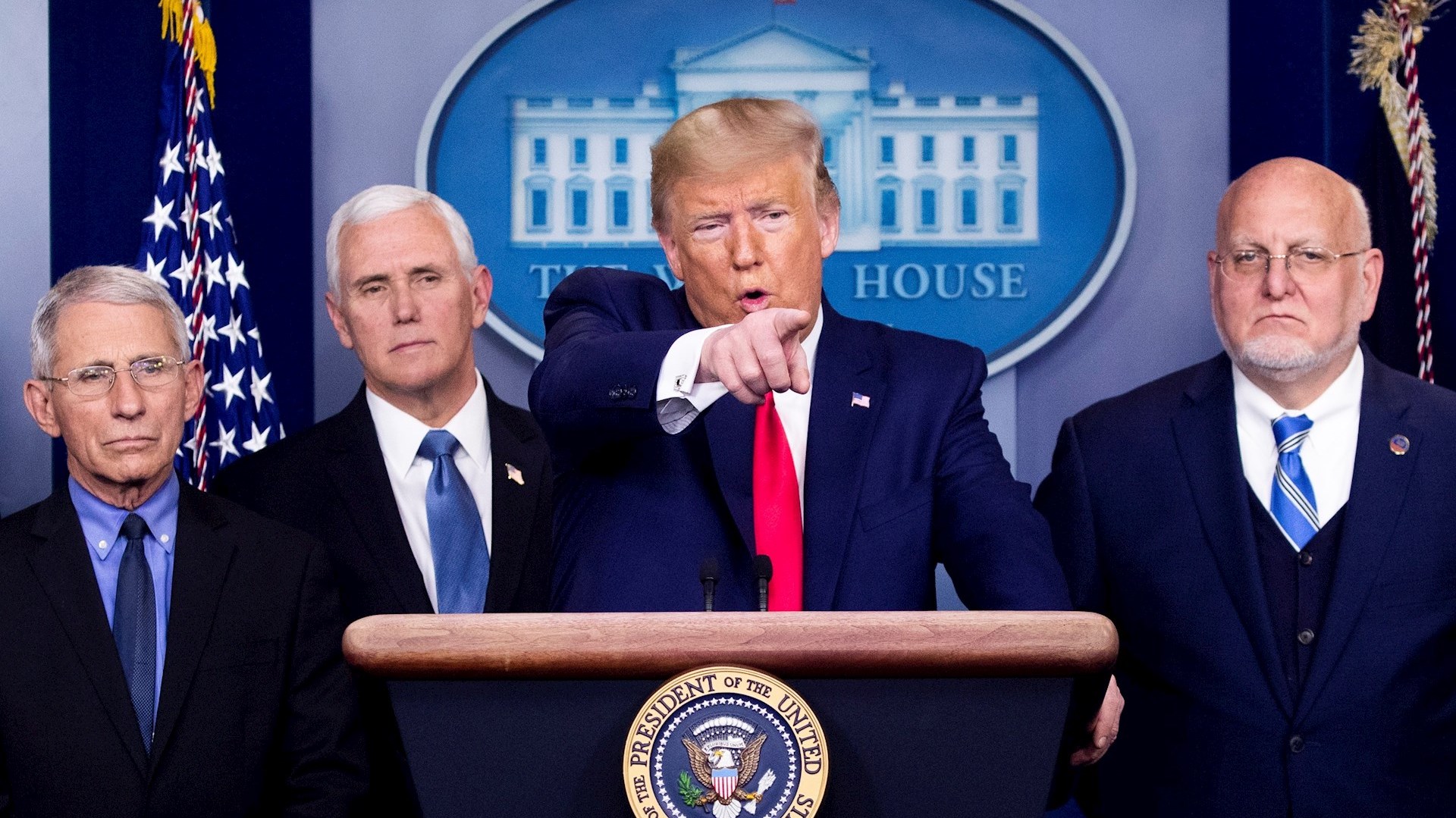 Donald Trump anuncia controles a viajeros por COVID-19