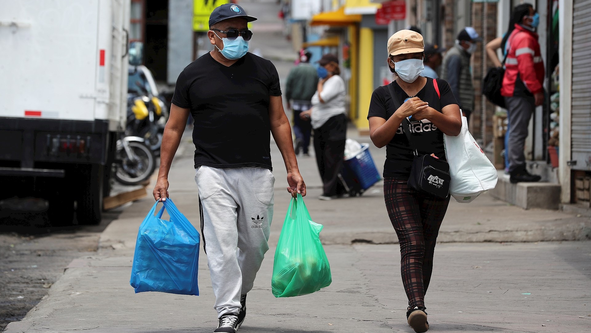 Ecuador amplía toque de queda para enfrentar pandemia de COVID-19 Ecuador amplía toque de queda para enfrentar pandemia de COVID-19