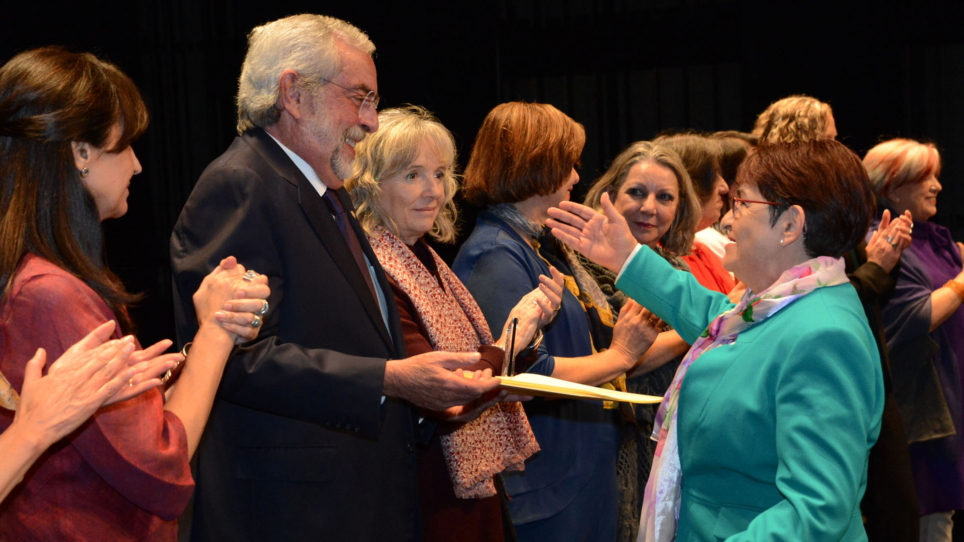 UNAM entrega reconocimiento Sor Juana Inés de la Cruz a 79 académicas