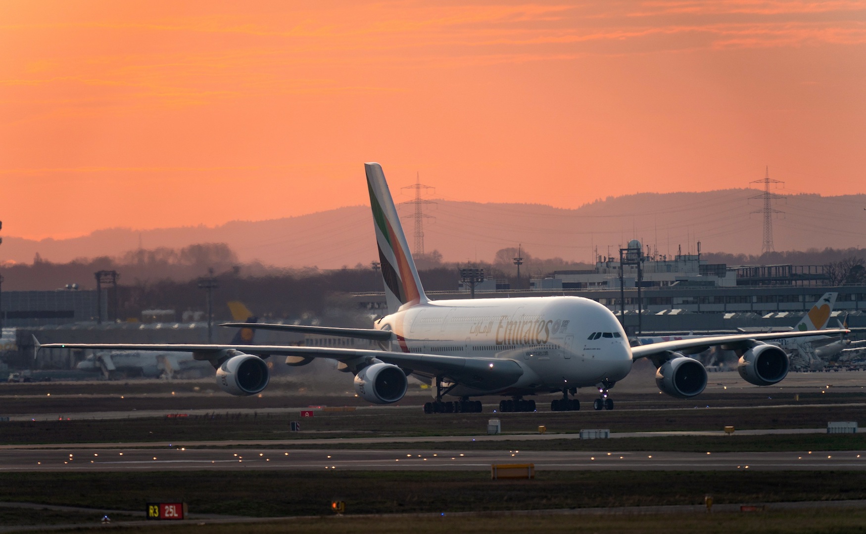 Emirates suspende todos sus vuelos a partir del miércoles por COVID-19 Emirates suspende todos sus vuelos a partir del miércoles por COVID-19