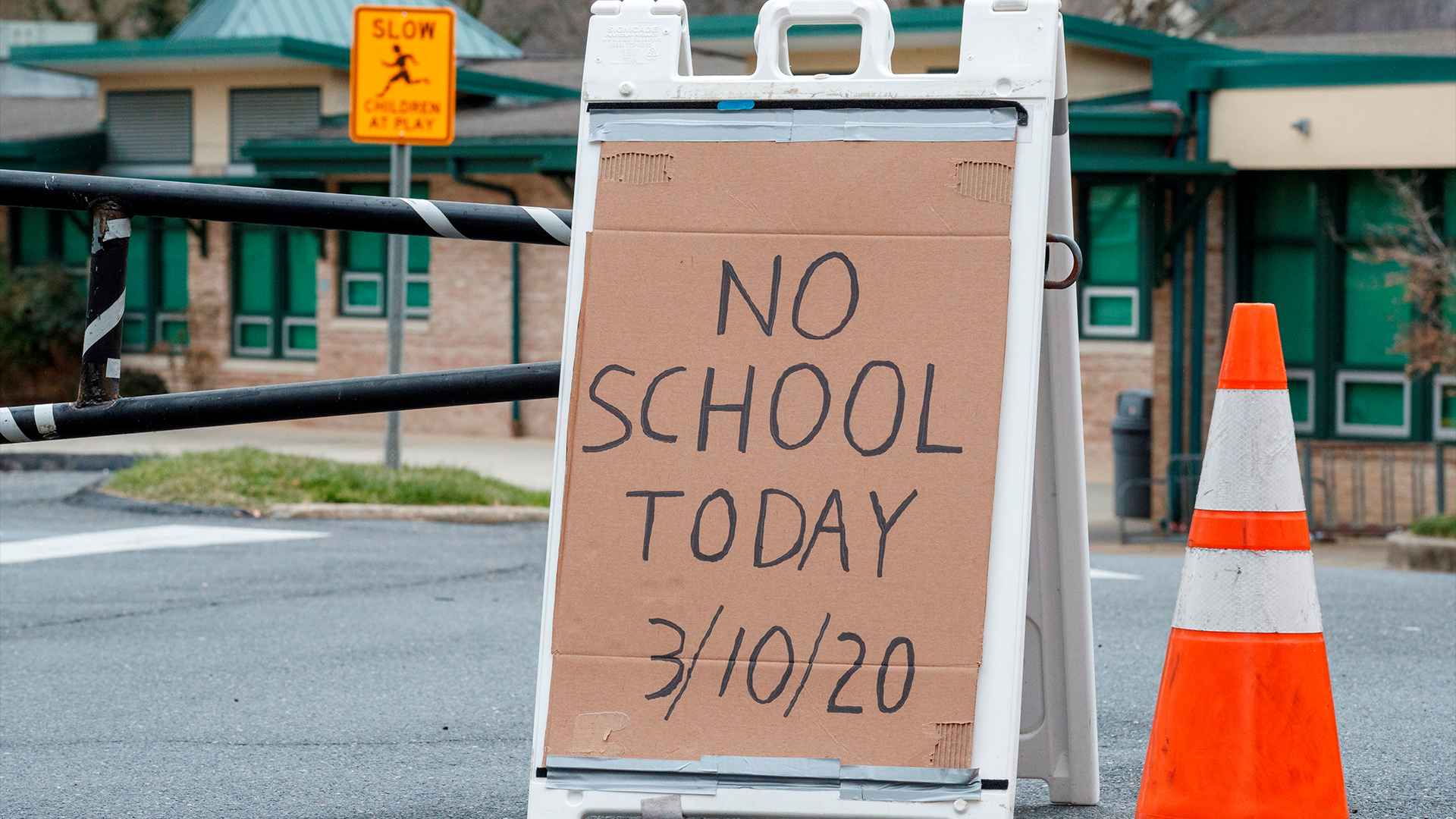 Uno de cada cinco alumnos en el mundo no puede tomar clases por COVID-19