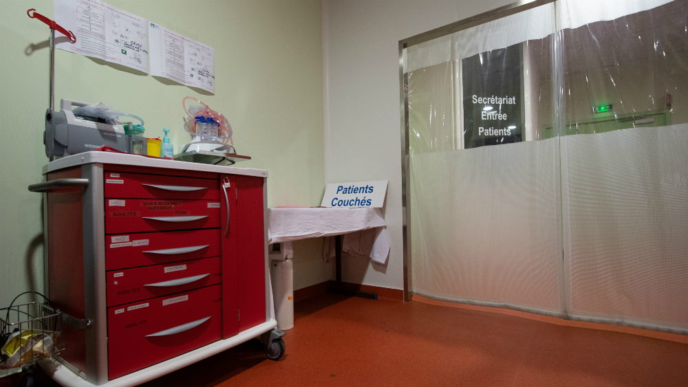 Francia registra tercer muerto y 61 nuevos positivos de COVID-19