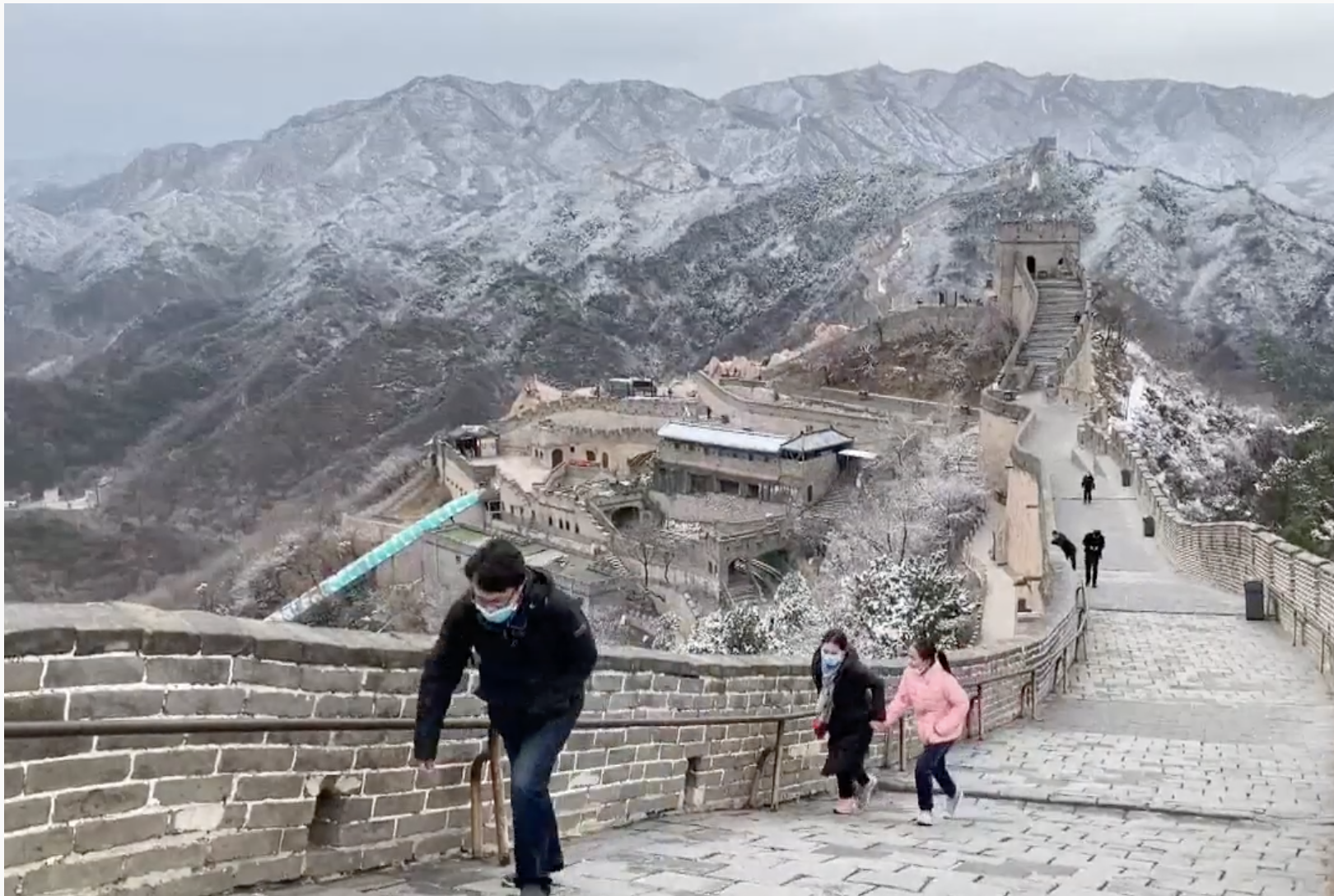 La Gran Muralla resiste el asedio del coronavirus y reabre sus puertas