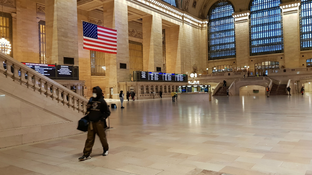 EE.UU. empieza a convertirse en foco central de una pandemia que se acelera