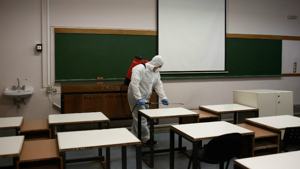 Grecia cierra restaurantes, bares y tiendas tras subida de casos de COVID-19