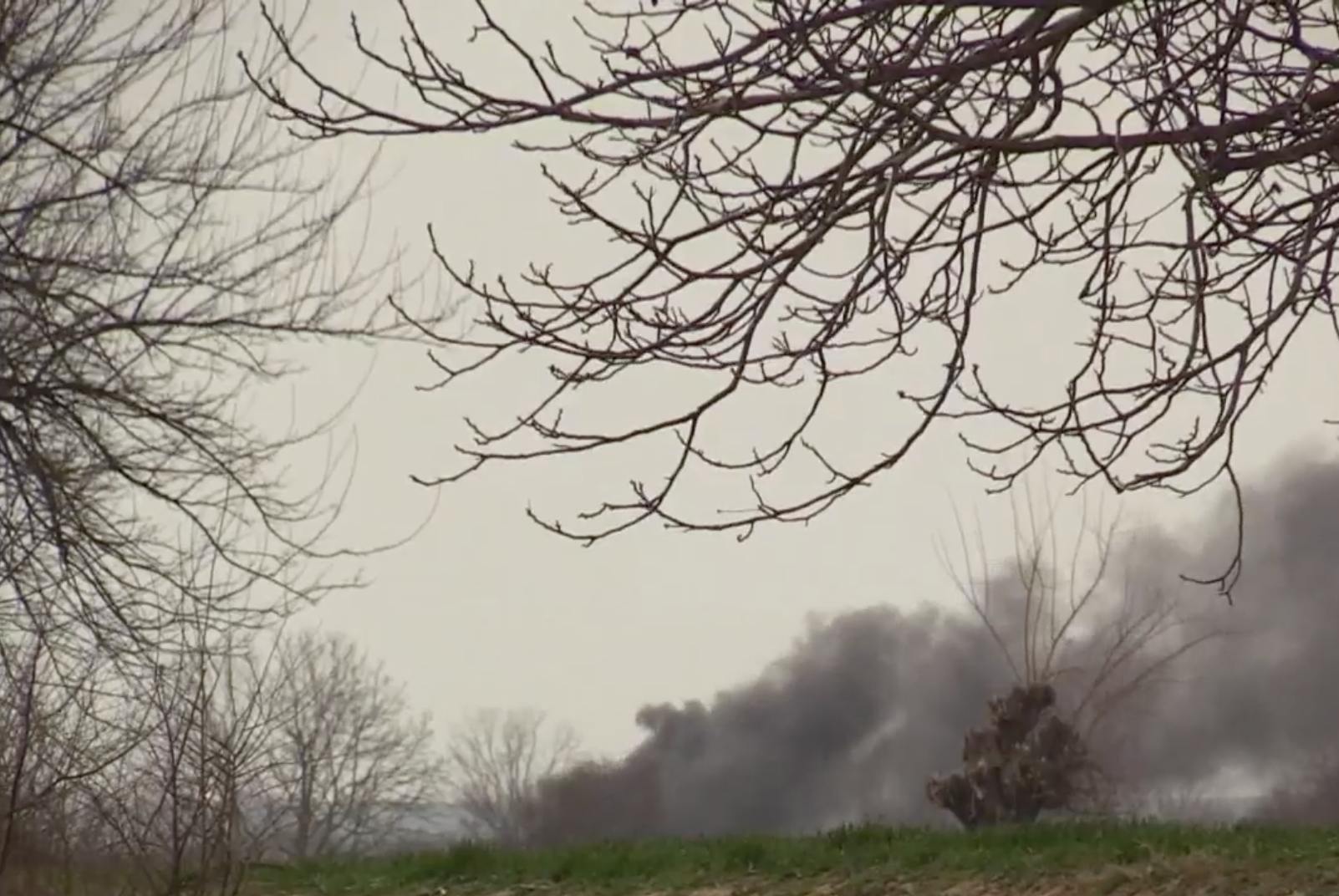 Policía griega reprime con gas lacrimógeno a migrantes en la frontera Policía griega reprime con gas lacrimógeno a migrantes en la frontera