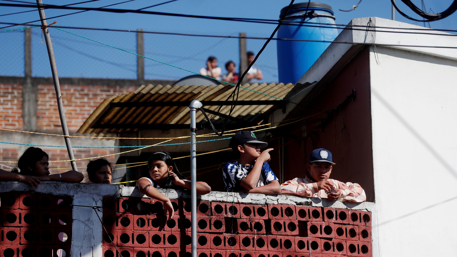 Guatemala amplía toque de queda para contener el COVID-19