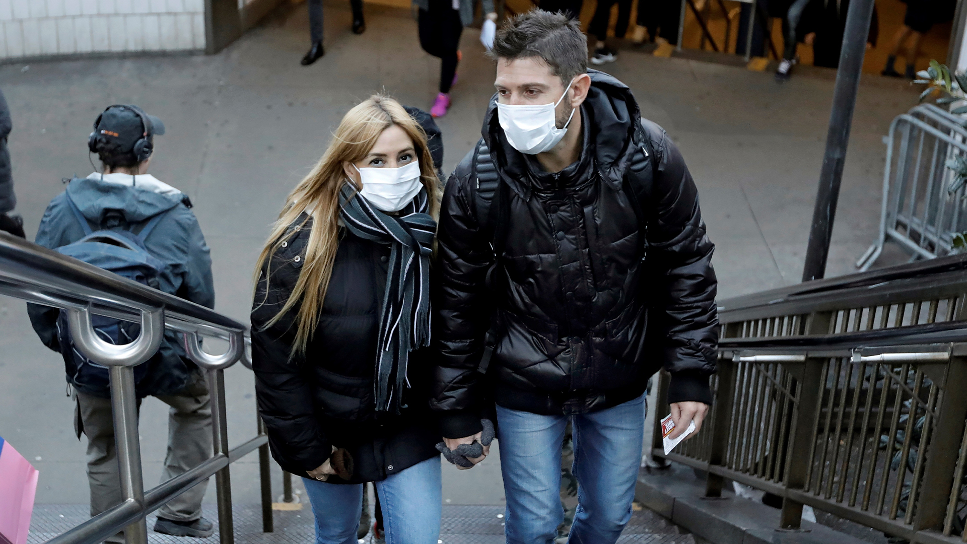 Piden a mil neoyorkinos someterse a cuarentena voluntaria por COVID-19