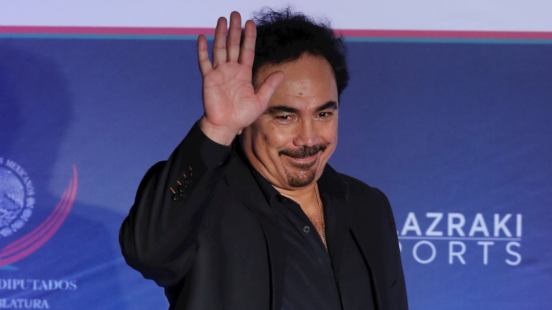 “Tenemos que jugar en equipo para vencer al coronavirus”, pide Hugo Sánchez