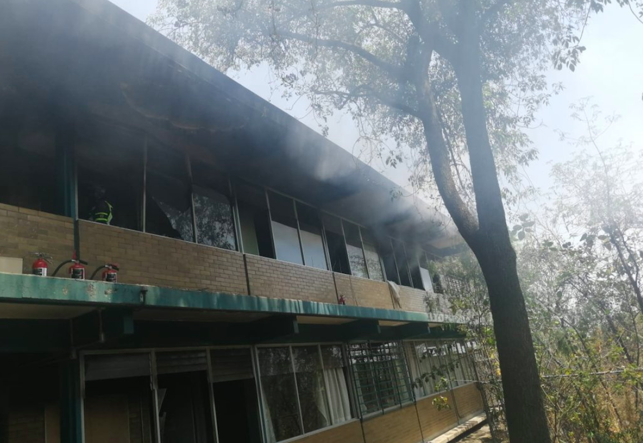 Bomberos controlan incendio en CCH Sur