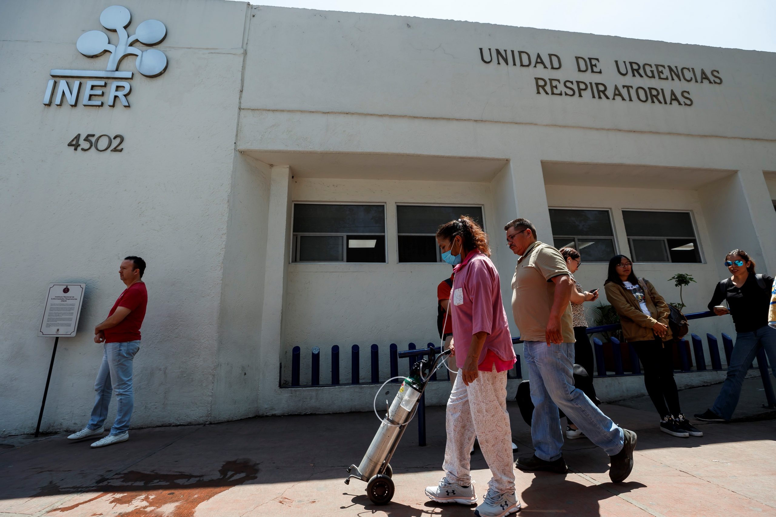 Latinoamérica enfrenta el COVID-19 con complejos sistemas de salud Latinoamérica enfrenta el COVID-19 con complejos sistemas de salud