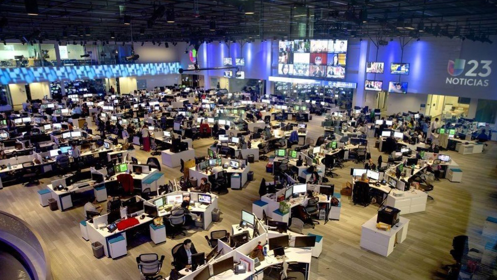 Univision cierra su edificio principal por dos casos de COVID-19 - interior-del-edificio-newsport-de-univision