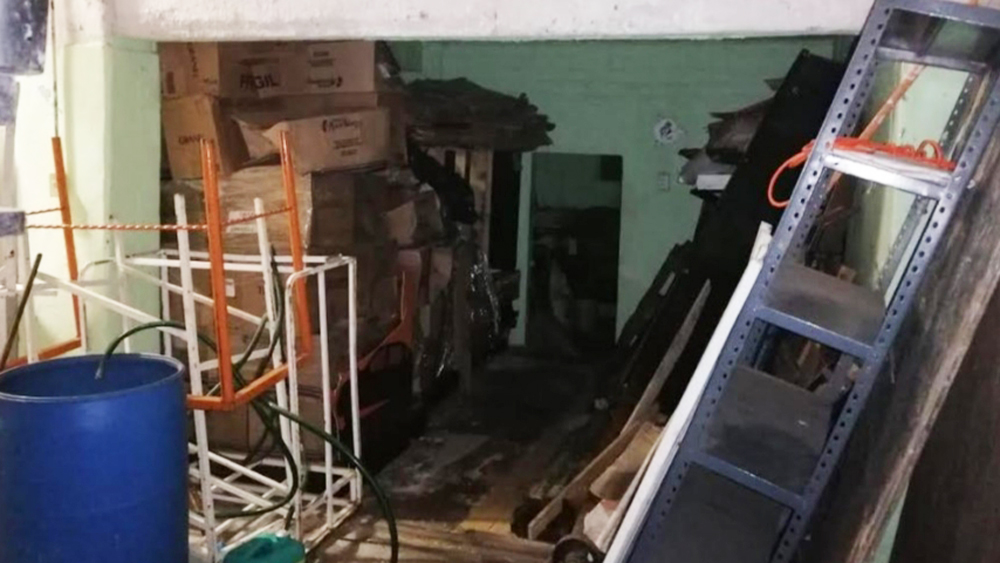 Aseguran en la Ciudad de México casi dos mil litros de diésel robados - interior-del-inmueble-de-la-mh-donde-localizaron-toma-clandestina-de-diesel