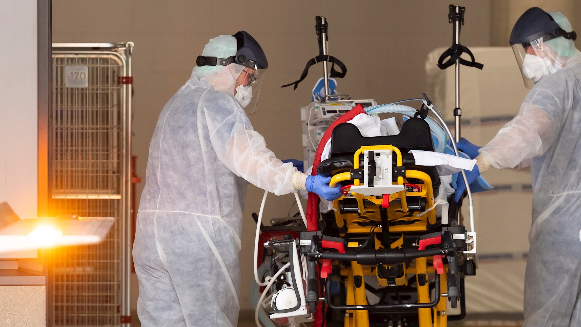 Italia supera los 8 mil muertos por COVID-19; alertan de subida de contagios Italia supera los 8 mil muertos por COVID-19; alertan de subida de contagios