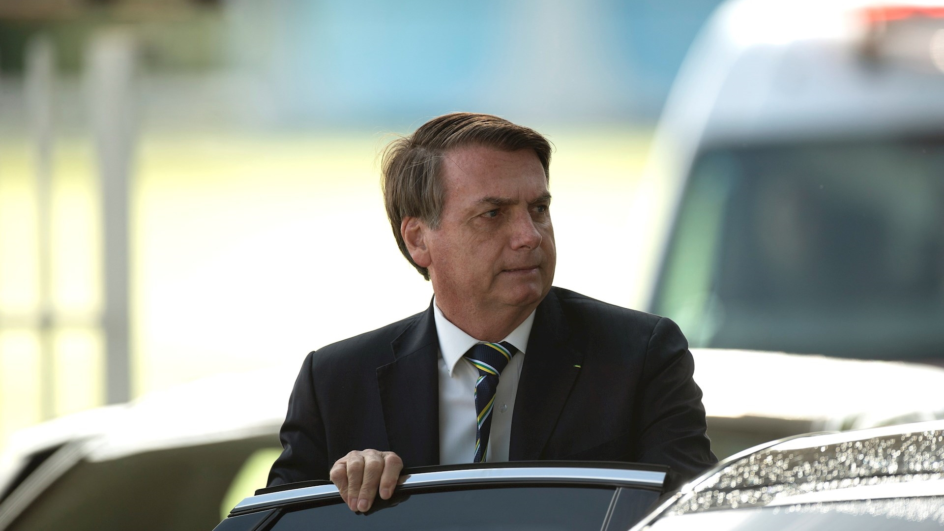 Bolsonaro pasea por Brasilia pese a recomendaciones sanitarias