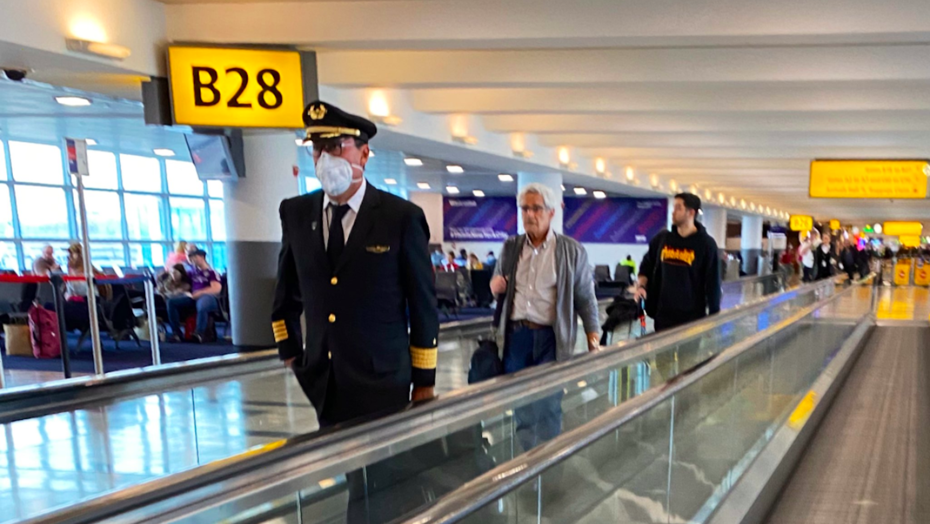 Torre de control del aeropuerto JFK cierra por empleado con COVID-19 Torre de control del aeropuerto JFK cierra por empleado con COVID-19