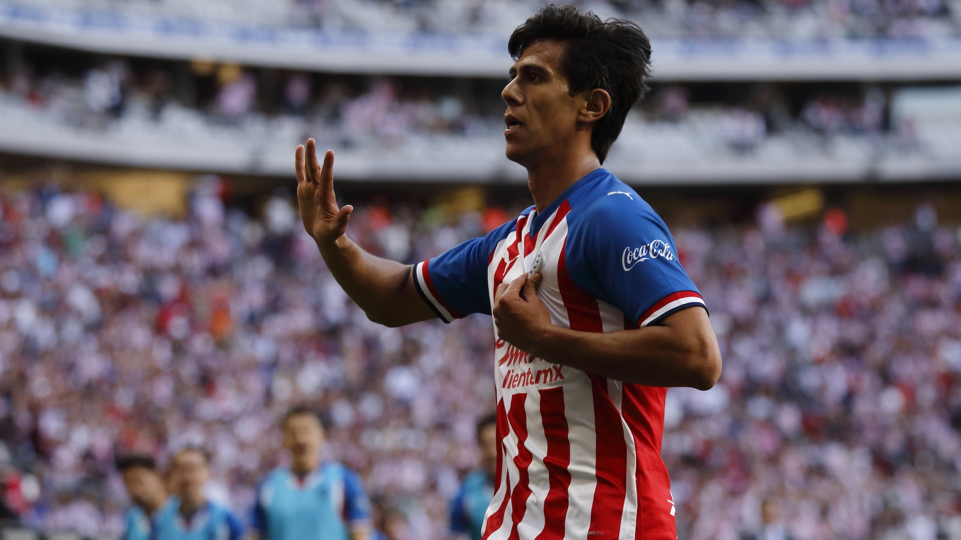 Chivas vence a León y se mete en la zona de liguilla