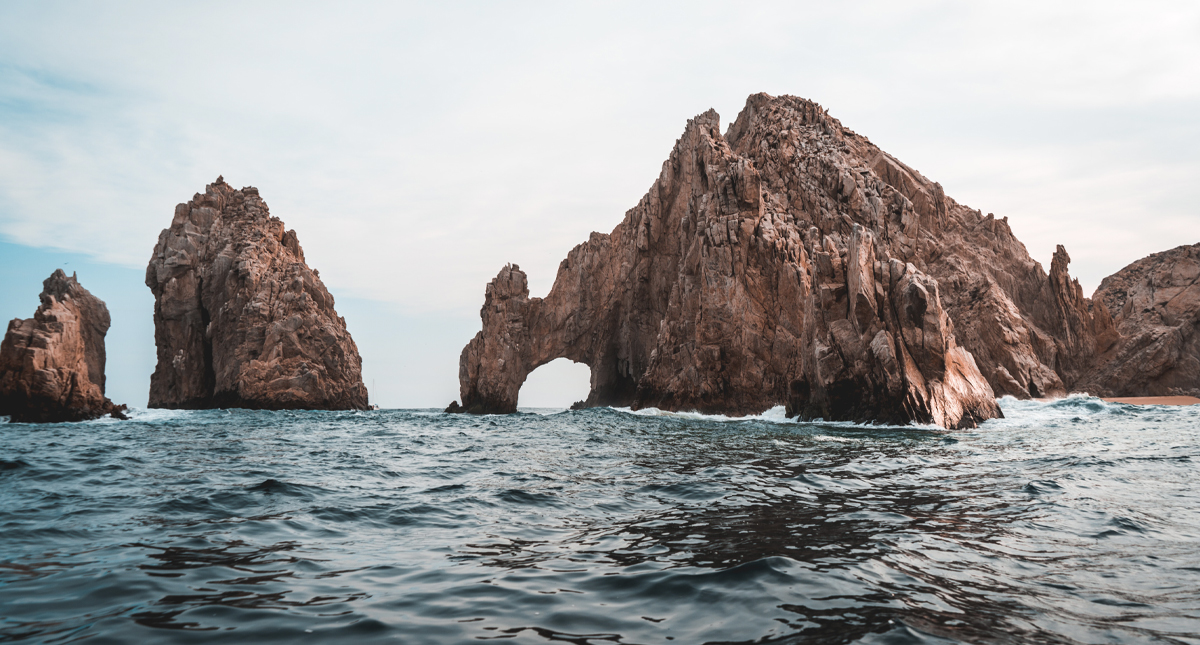 Cae demanda de vuelos y ocupación hotelera por COVID-19 en México