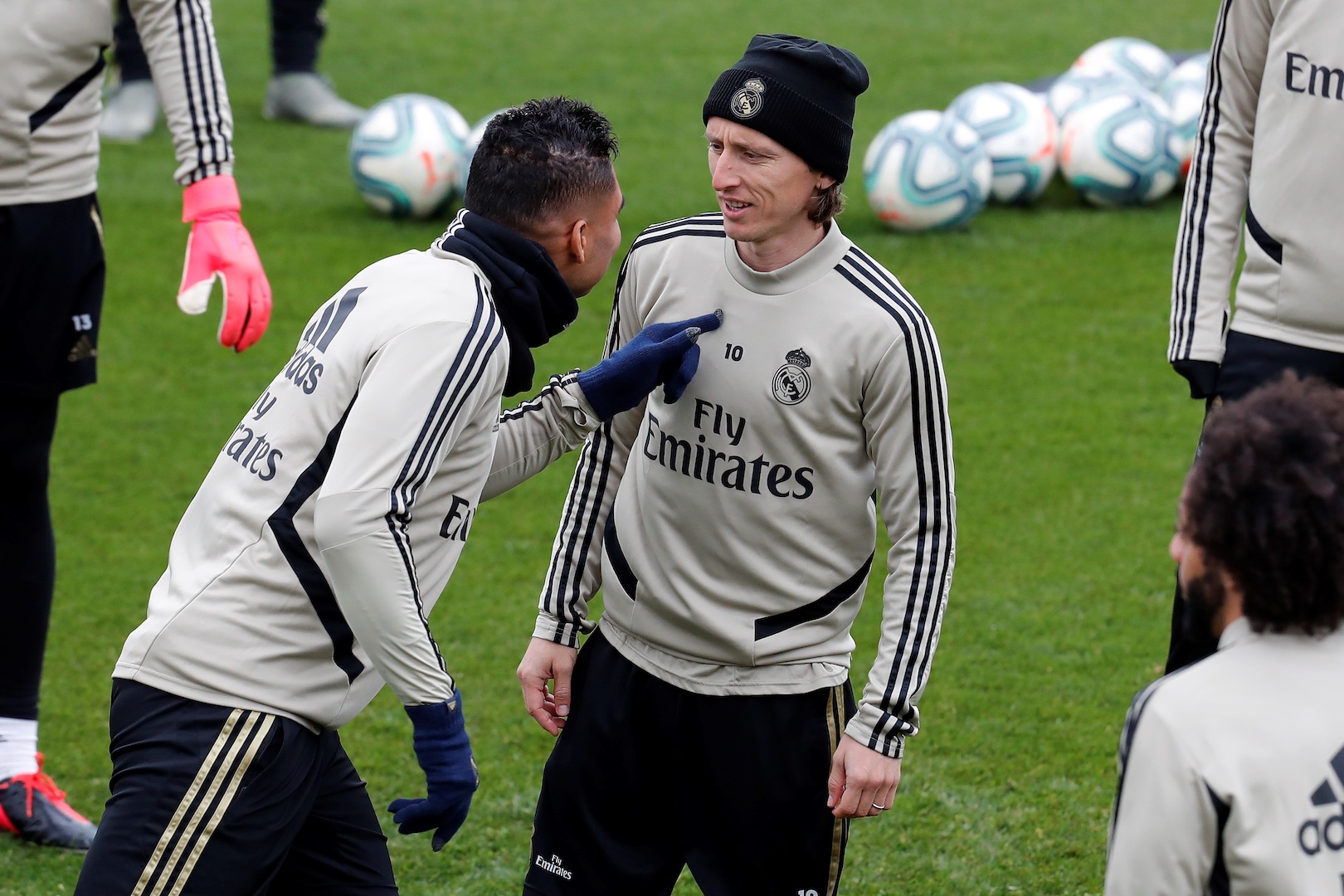 Casemiro y Modric realizan donaciones para combatir COVID-19 Casemiro y Modric realizan donaciones para combatir COVID-19