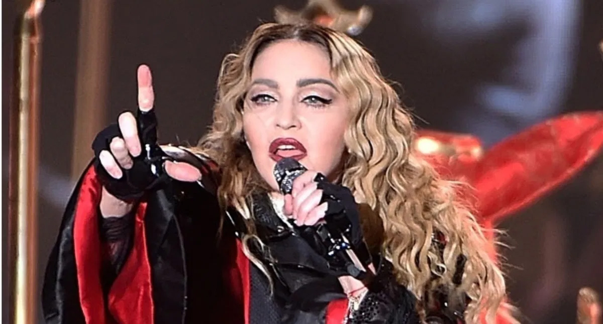 Madonna adelanta cierre de gira en París por COVID-19