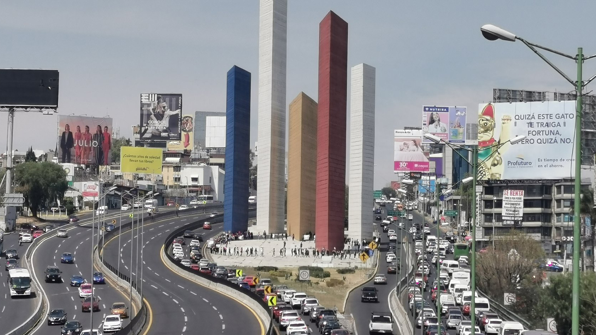 Se manifiestan en las Torres de Satélite contra la violencia de género - manifestacion-en-las-torres-de-satelite
