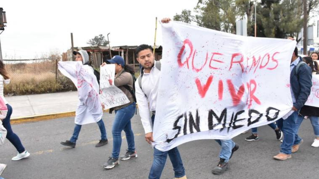 Marchan en Celaya por asesinato de estudiantes