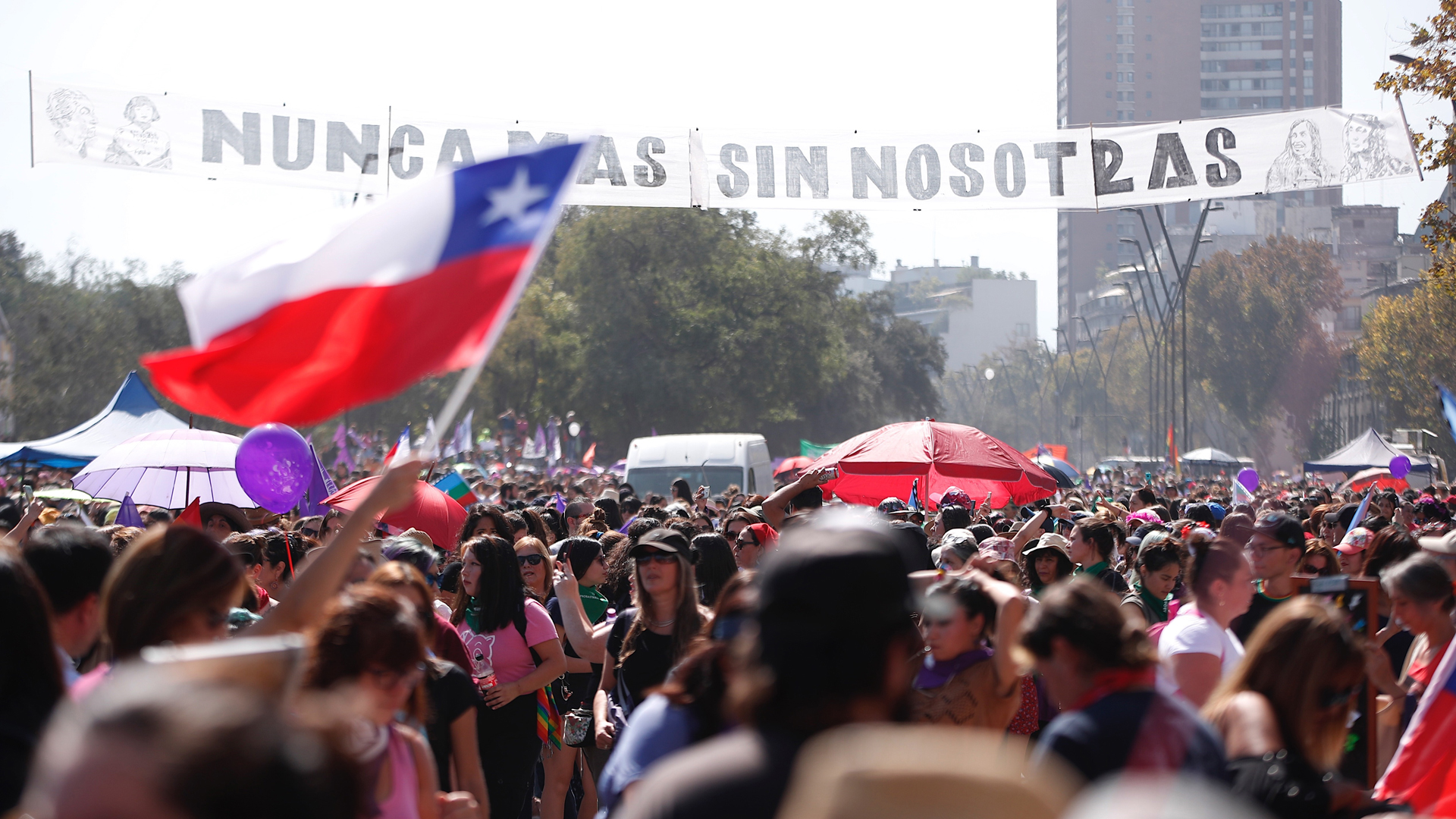 Mujeres protestan en Santiago de Chile contra la violencia de género