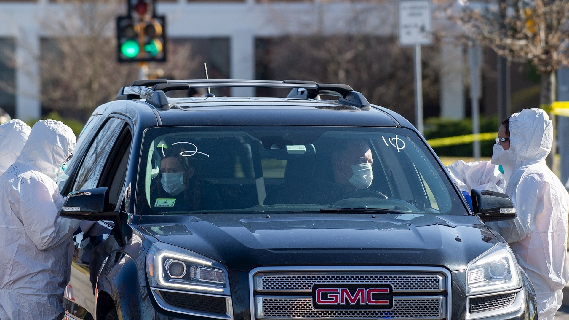 Buscan a pacientes atendidos por médico con COVID-19 en EE.UU.