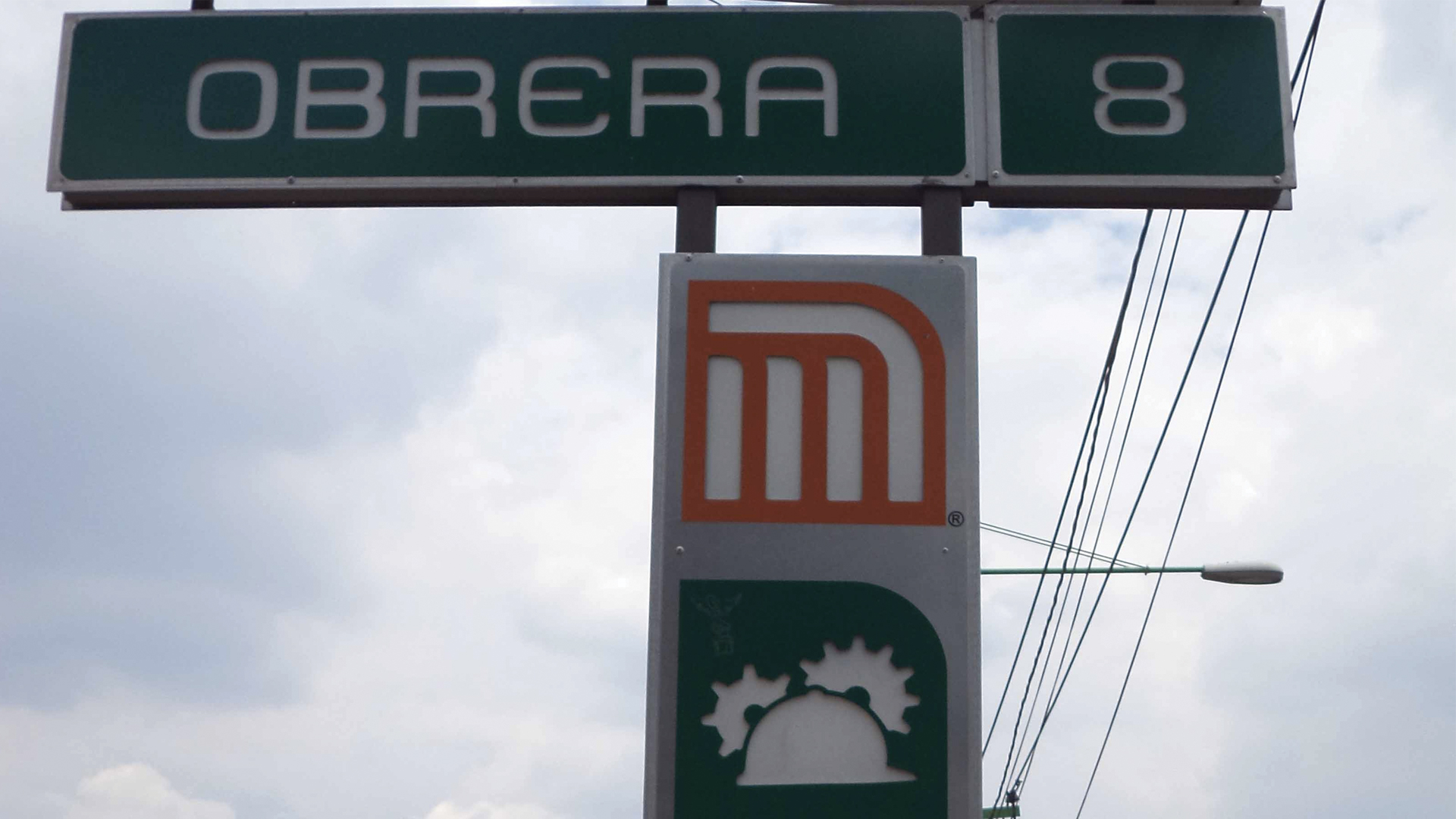 Joven de 17 años entra en labor de parto en el Metro Obrera