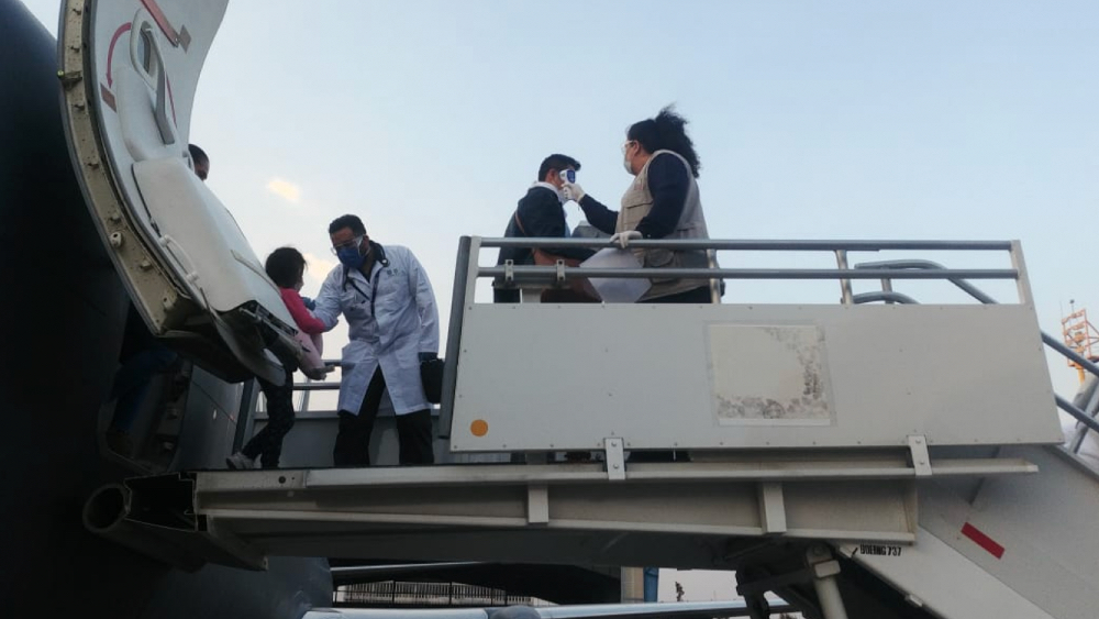 SRE y Sedena regresan a 134 mexicanos varados en Cuba