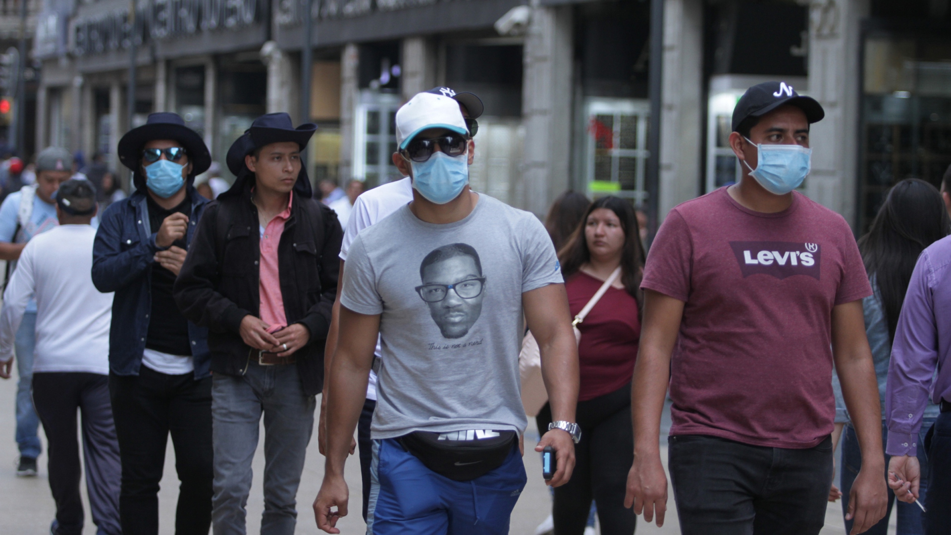 AMLO descarta cierre de comercios o aeropuertos por COVID-19