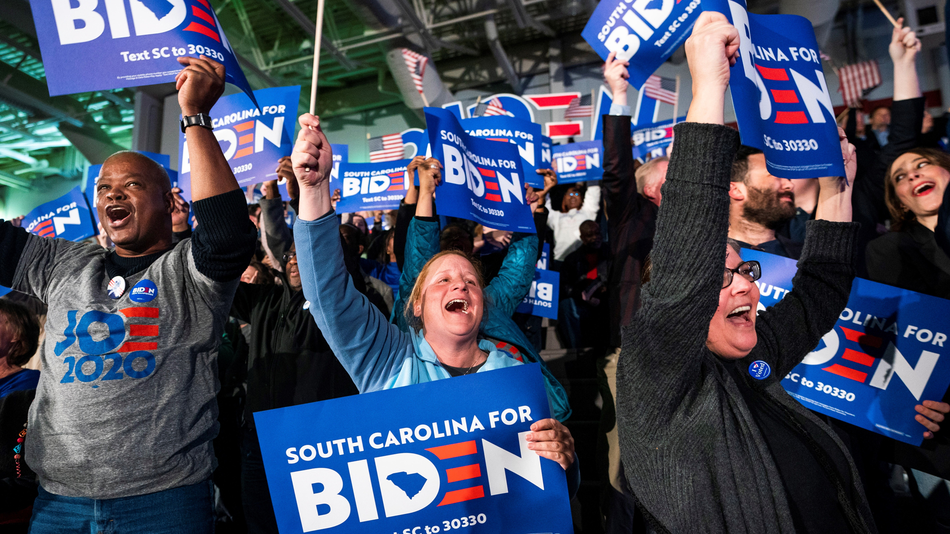 Biden revive su campaña con triunfo en caucus de Carolina del Sur - militantes-a-favor-de-biden
