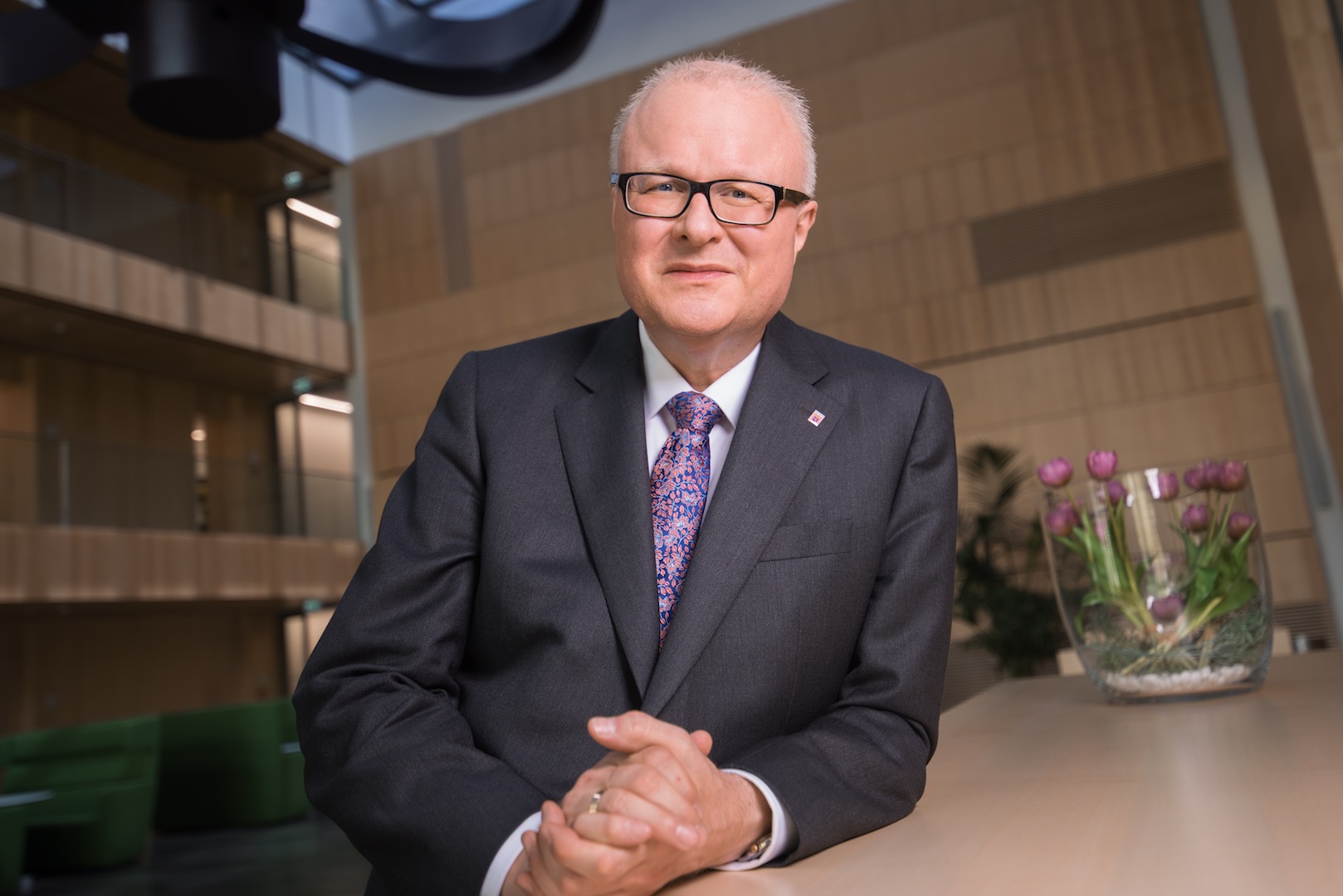 Insinúan suicidio de ministro de Finanzas de estado alemán