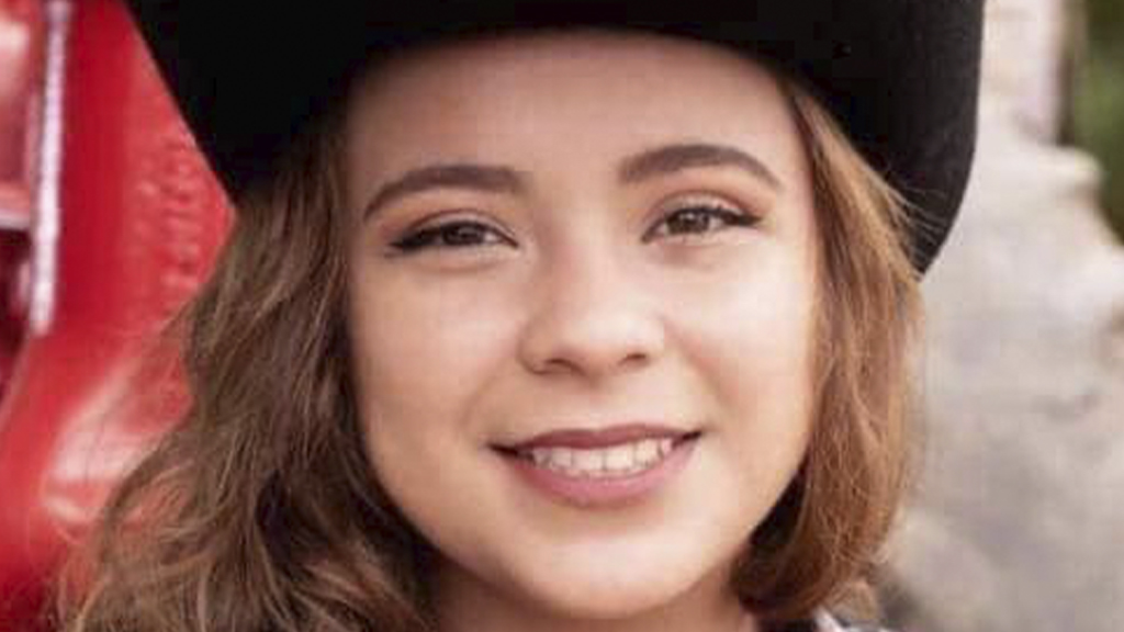 Exreina de belleza embarazada muere tras caer del muro fronterizo