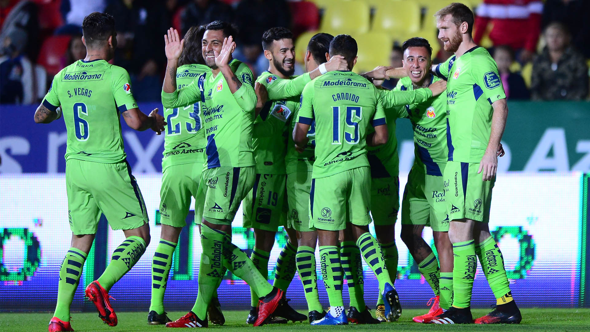 Morelia golea a Querétaro y logra su primer victoria como local