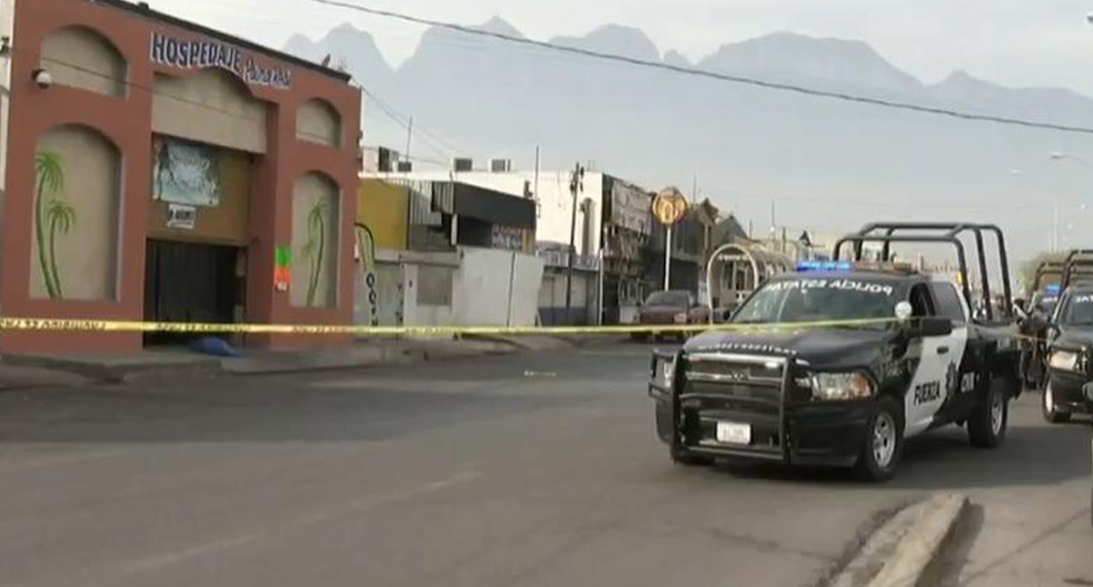 Asesinan a niño y dos adultos en motel de Monterrey