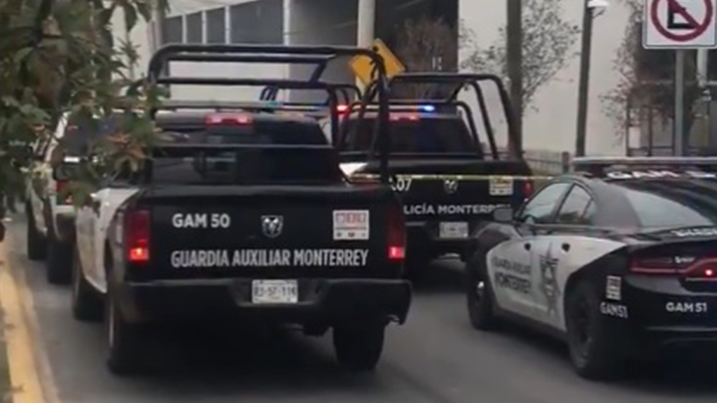 Persecución en Monterrey deja dos policías heridos y un civil armado abatido Persecución en Monterrey deja dos policías heridos y un civil armado abatido