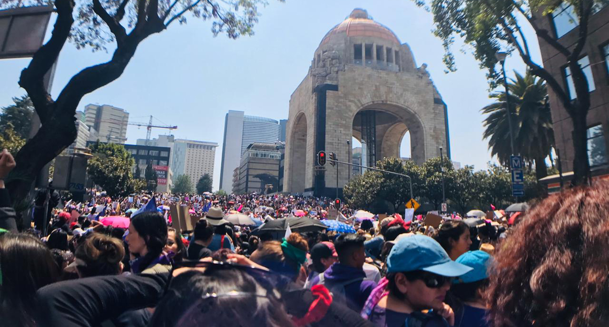 Vandalismo ensombrece megamarcha de mujeres en el Zócalo - mujeres-que-partieron-del-monumento-a-la-revolucion-por-marcha-del-m8