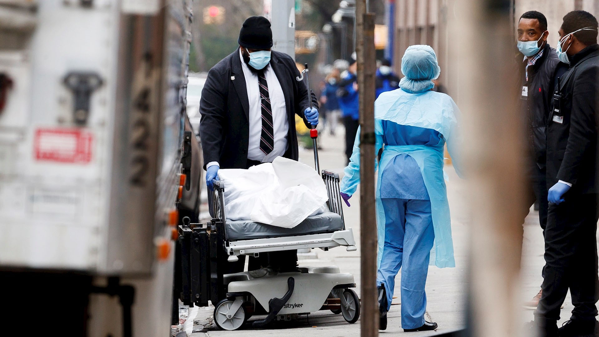 Muertes por COVID-19 son muchas más que las oficiales, advierte alcalde de NY