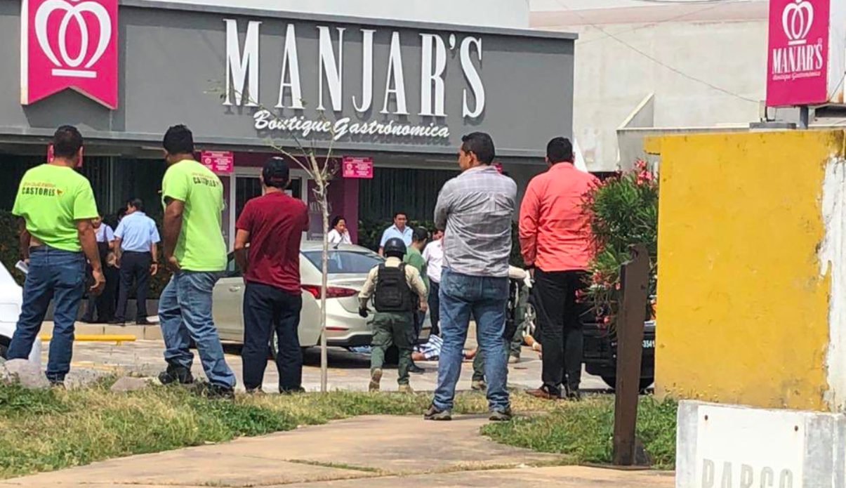 Balean a dos afuera de pastelería en Boca del Río