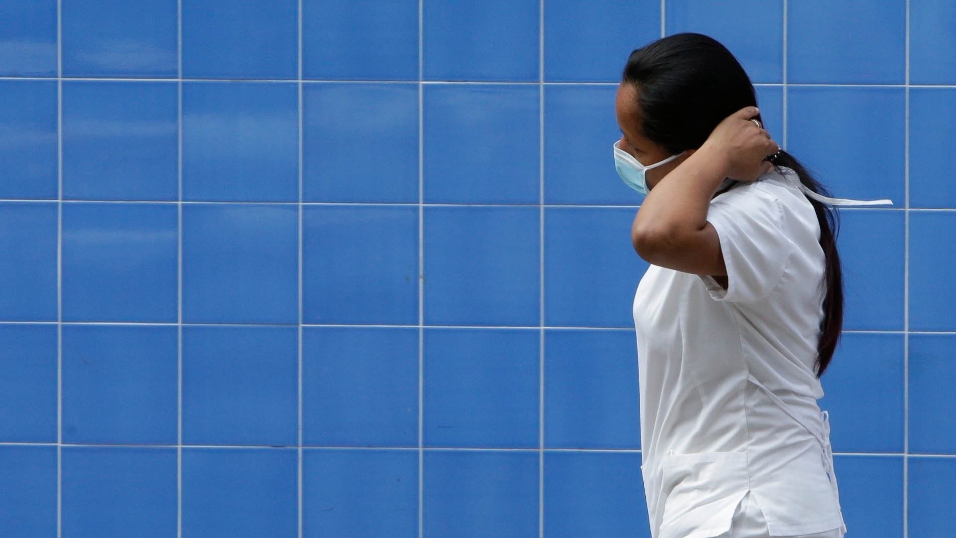 ¿Cómo vive en aislamiento una persona infectada de COVID-19? ¿Cómo vive en aislamiento una persona infectada de COVID-19?